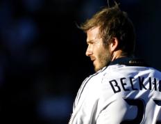 巴塞罗那不断突破！浓眉哥连续十二场比赛得分超过领先优势明显观众掌声雷动